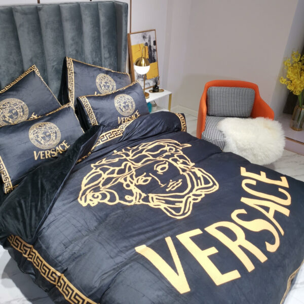 Black Gold Versace Medusa Luxury Branded Logo Design Bed Sheet Crystal Velvet 4 Pieces Bedding Set