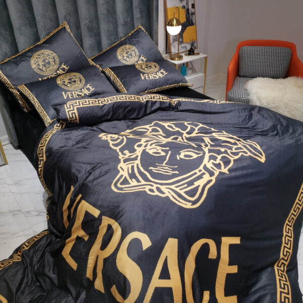 Black Gold Versace Medusa Luxury Branded Logo Design Bed Sheet Crystal Velvet 4 Pieces Bedding Set