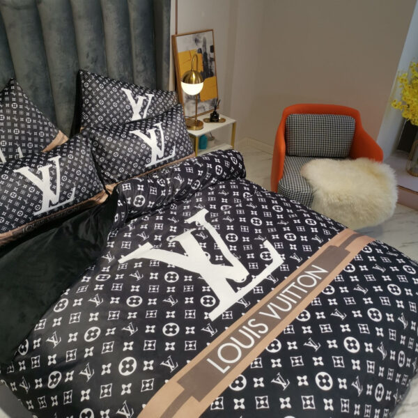 Black Louis Vuitton LV Luxury Branded Logo Design Bed Sheet Crystal Velvet 4 Pieces Bedding Set