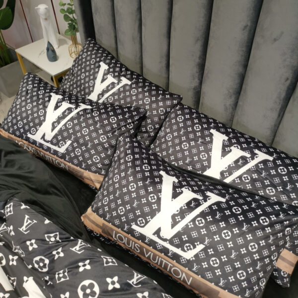 Black Louis Vuitton LV Luxury Branded Logo Design Bed Sheet Crystal Velvet 4 Pieces Bedding Set