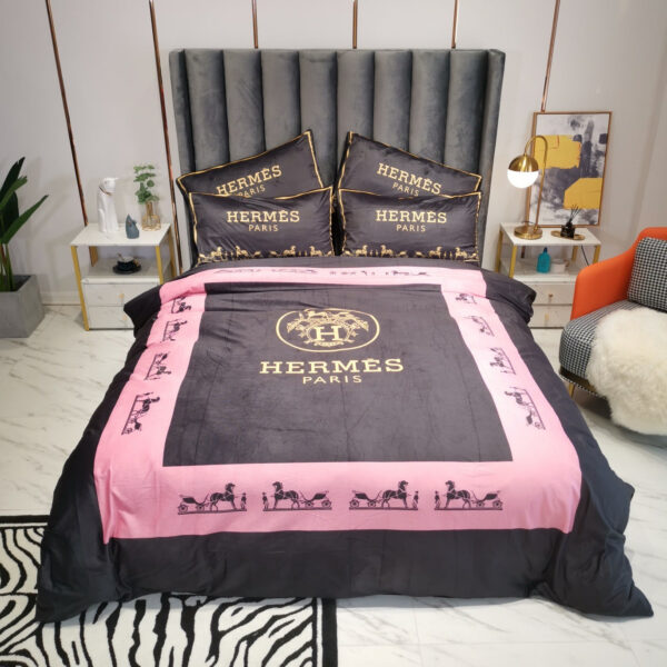 Black Pink Colour Luxury Branded Hermes Logo Design Bed Sheet Crystal Velvet 4 Pieces Bedding Set