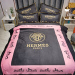 Black Pink Colour Luxury Branded Hermes Logo Design Bed Sheet Crystal Velvet 4 Pieces Bedding Set