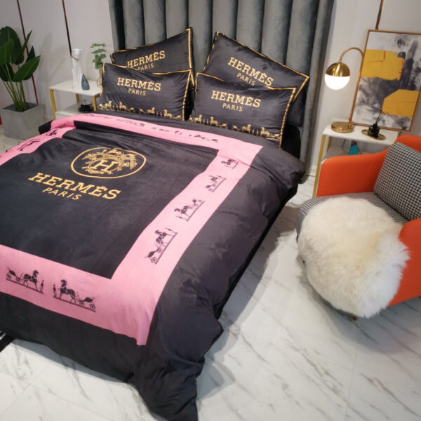 Black Pink Colour Luxury Branded Hermes Logo Design Bed Sheet Crystal Velvet 4 Pieces Bedding Set