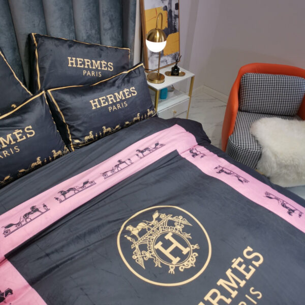 Black Pink Colour Luxury Branded Hermes Logo Design Bed Sheet Crystal Velvet 4 Pieces Bedding Set