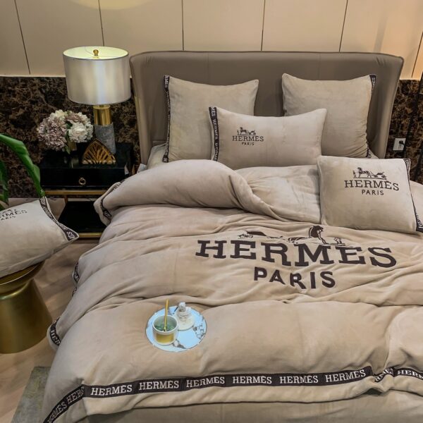 Brown Hermes Logo Milk Velvet Bedding Set