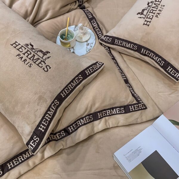 Brown Hermes Logo Milk Velvet Bedding Set