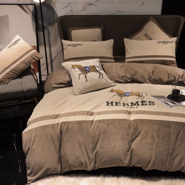 Brown Hermes Horse Milk Velvet Bedding Set