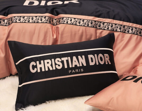 Christian Dior Luxury Branded Logo Design Egyptian Cotton 4 Pieces Bedding Set