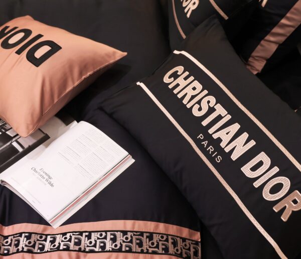 Christian Dior Luxury Branded Logo Design Egyptian Cotton 4 Pieces Bedding Set