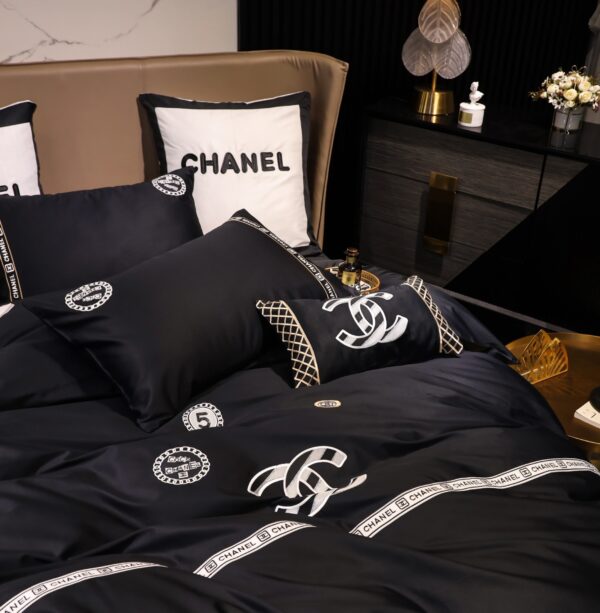 Classic Plain Black Chanel Logo Luxury Egyptian Cotton Bed Sheet 4 Pieces Bedding Set