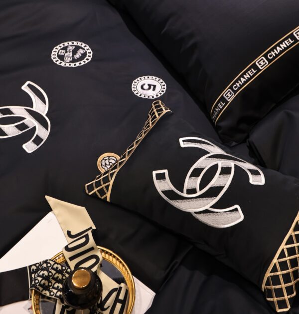 Classic Plain Black Chanel Logo Luxury Egyptian Cotton Bed Sheet 4 Pieces Bedding Set