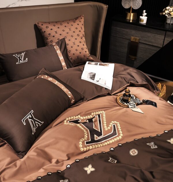 Louis Vuitton Luxury Branded Logo Bed Sheet Egyptian Cotton 4 Pieces Bedding Set