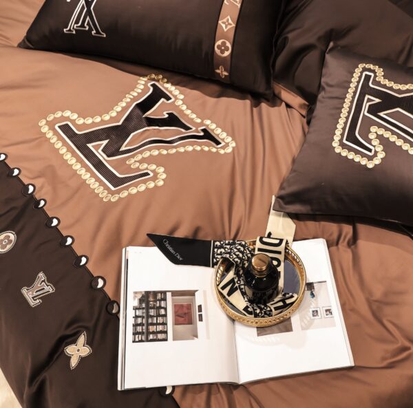 Louis Vuitton Luxury Branded Logo Bed Sheet Egyptian Cotton 4 Pieces Bedding Set