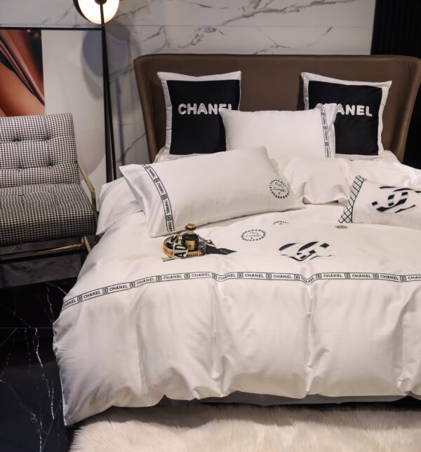 Plain White Double C Chanel Logo Design Bed Sheet Luxury Egyptian Cotton 4 Pieces Bedding Set