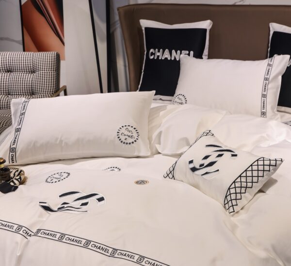 Plain White Double C Chanel Logo Design Bed Sheet Luxury Egyptian Cotton 4 Pieces Bedding Set