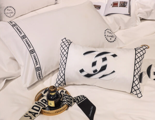 Plain White Double C Chanel Logo Design Bed Sheet Luxury Egyptian Cotton 4 Pieces Bedding Set