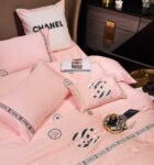 Pinky Chanel Logo Design Bed Sheet Egyptian Cotton Luxury Branded Logo 4 Pieces Bedding Set