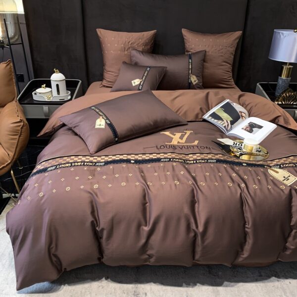 Luxury Branded Logo Louis Vuitton Bed Sheet Egyptian Cotton 4 Pieces Bedding Set