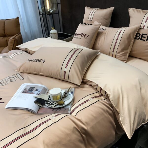 Burberry Luxury Egyptian Cotton Bed Sheet Branded Logo Design 4 Pieces Bedding Set