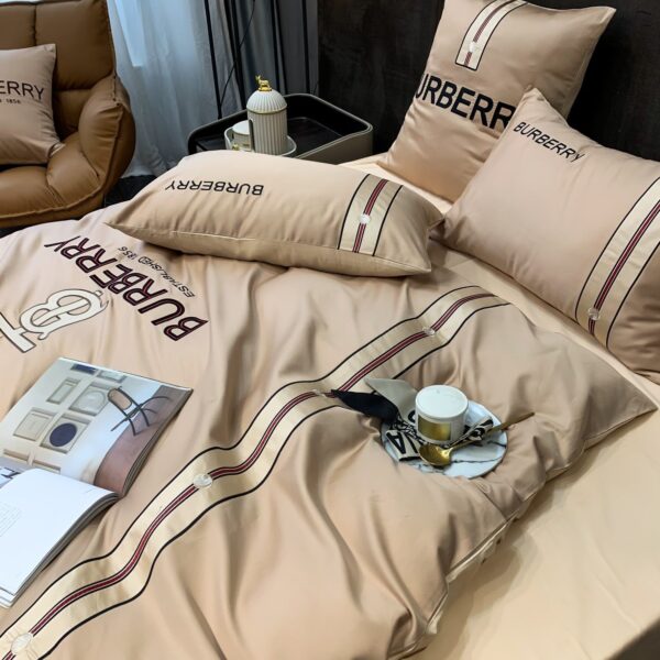 Burberry Luxury Egyptian Cotton Bed Sheet Branded Logo Design 4 Pieces Bedding Set