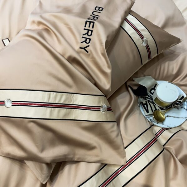 Burberry Luxury Egyptian Cotton Bed Sheet Branded Logo Design 4 Pieces Bedding Set