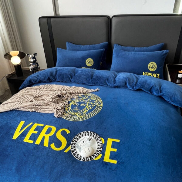 Dark Blue Plain Design Bed Sheet Gold Versace Medusa Luxury Branded Logo Crystal Velvet Bedding Set